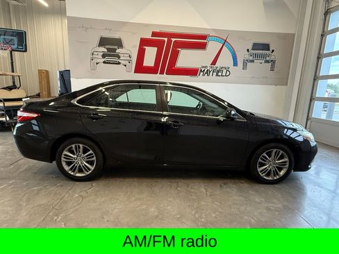 Used 2015 Toyota Camry SE FWD image 2