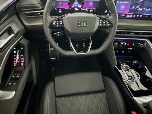 Used 2025 Audi SQ5 Premium Plus w/ Premium Plus Package image 21