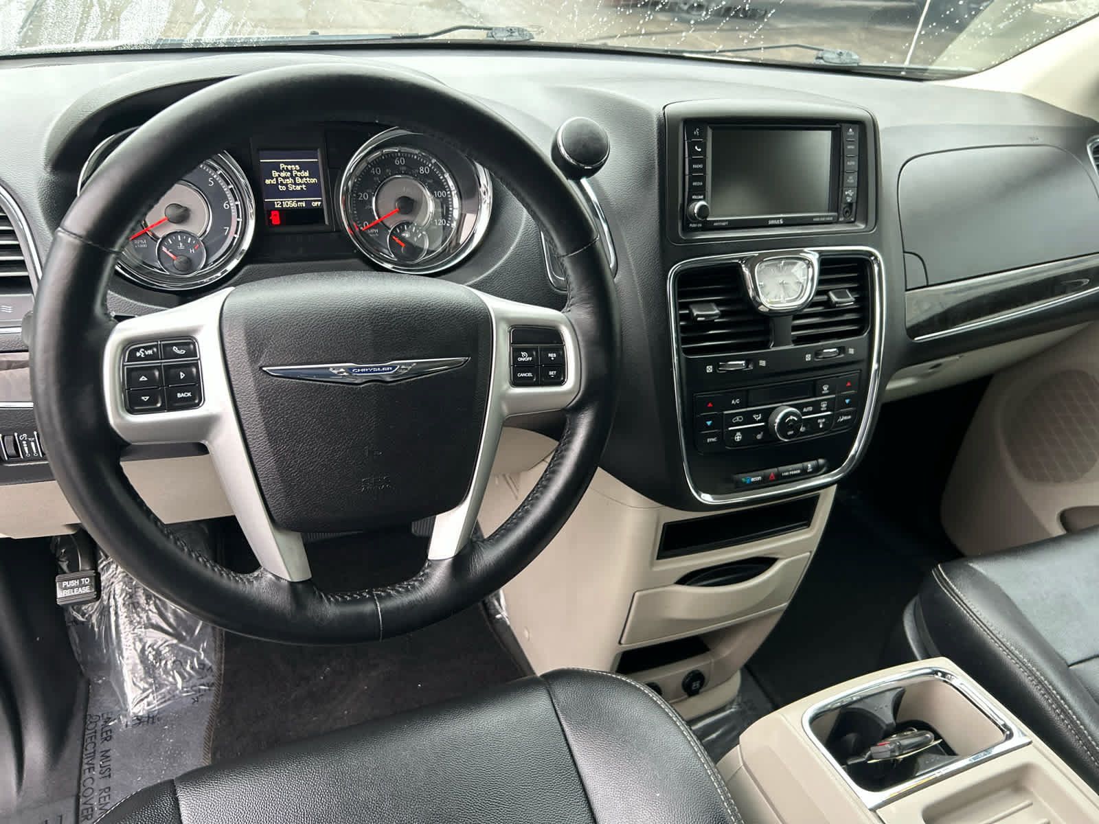 Used 2015 Chrysler Town & Country Touring w/ Driver Convenience Group FWD image 13