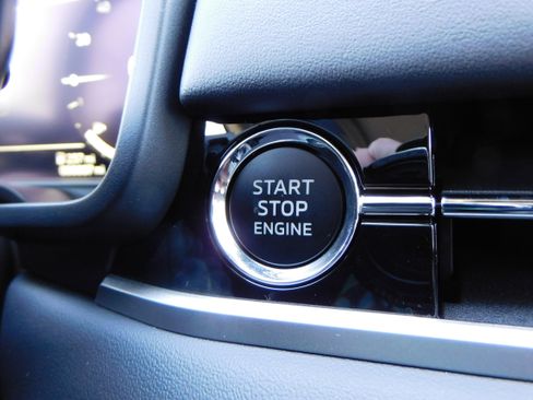 New 2025 Mitsubishi Outlander SE image 22