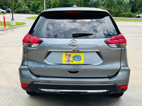 Used 2018 Nissan Rogue S AWD/4WD image 6