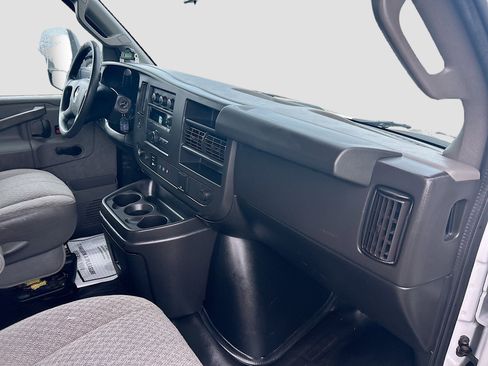 Used 2019 Chevrolet Express 3500 w/ Chrome Appearance Package image 27