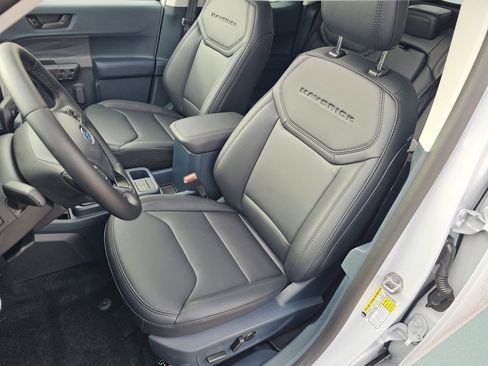 New 2025 Ford Maverick Lariat w/ Black Appearance Package image 6