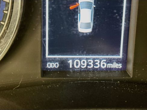 Used 2017 Toyota Corolla SE FWD image 19