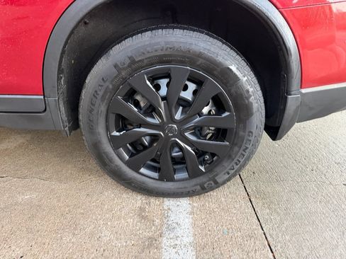 Used 2016 Nissan Rogue S AWD/4WD image 40