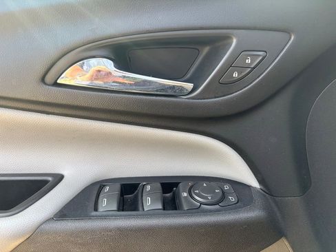 Used 2018 Chevrolet Equinox LS FWD image 10