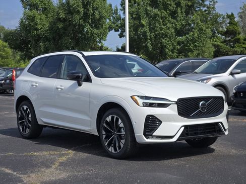 Used 2026 Volvo XC60 B5 Plus w/ Protection Package Premier image 3