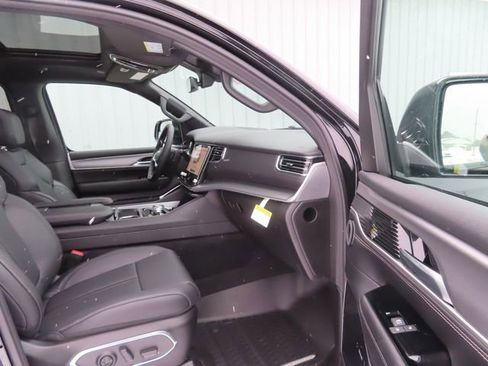 New 2026 Jeep Grand Wagoneer Limited image 24