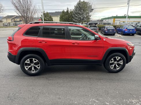 Used 2017 Jeep Cherokee Trailhawk w/ Comfort/Convenience Group image 7