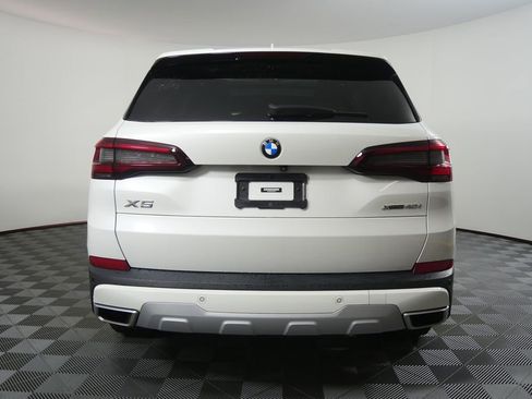 Certified 2022 BMW X5 xDrive40i w/ Premium Package AWD/4WD image 4