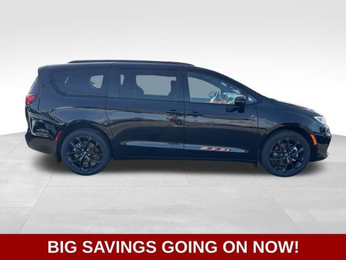 New 2026 Chrysler Pacifica Select w/ S Appearance Package AWD/4WD image 2
