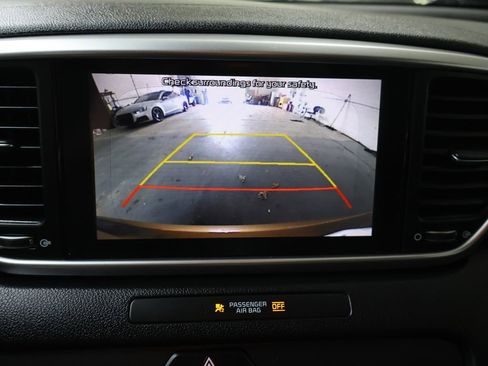Used 2020 Kia Sportage LX image 21