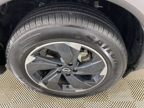 Used 2025 Nissan Rogue SV FWD image 11