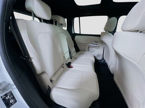 New 2025 Mercedes-Benz GLB 250 4MATIC image 26