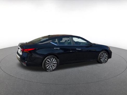 Used 2025 Nissan Altima 2.5 SV image 15