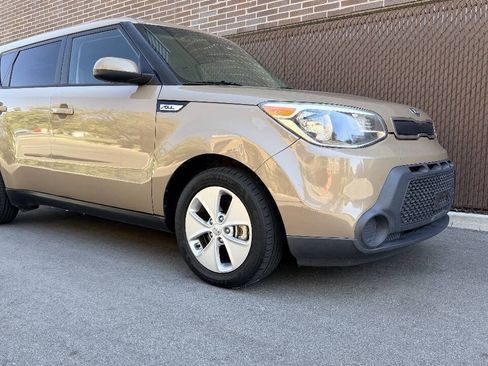 Used 2015 Kia Soul FWD image 3