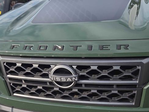 Used 2023 Nissan Frontier SV w/ SV Premium Package image 12