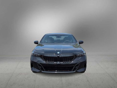 Used 2027 BMW 550e xDrive AWD/4WD image 3