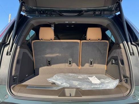 New 2026 Cadillac Escalade Luxury w/ LPO, Radiant Package image 37