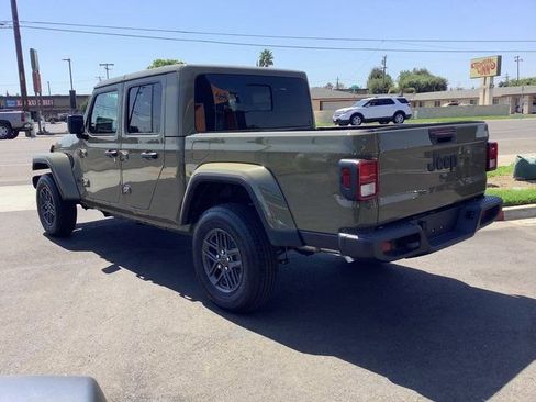New 2025 Jeep Gladiator Sport image 20