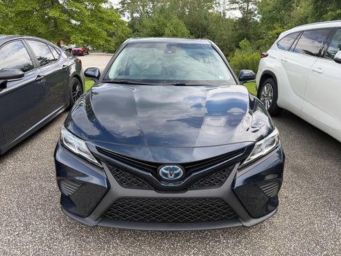 Used 2018 Toyota Camry SE w/ Audio Package FWD image 2