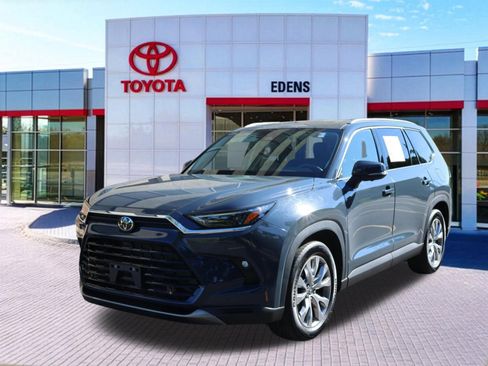 Certified 2024 Toyota Grand Highlander AWD image 11