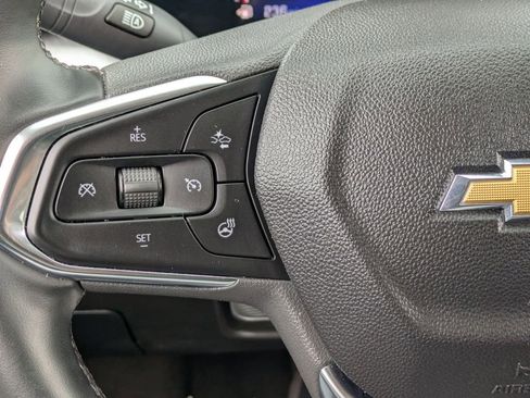 Used 2025 Chevrolet Trax LT w/ LT Convenience Package FWD image 20