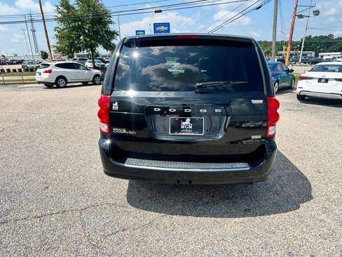 Used 2019 Dodge Grand Caravan SE FWD image 22