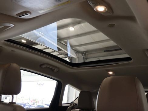 Used 2013 Ford C-MAX SEL FWD image 29