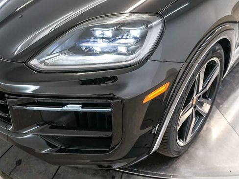 New 2026 Porsche Cayenne GTS AWD/4WD image 16