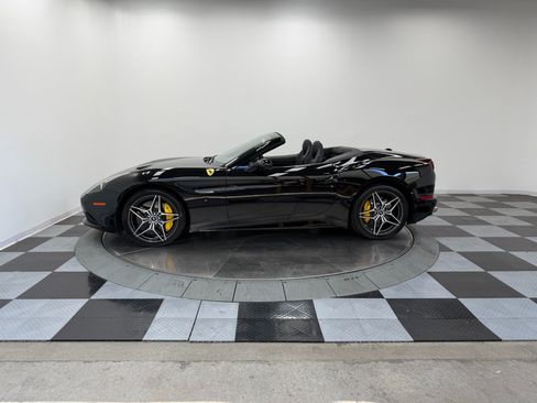 Used 2016 Ferrari California T RWD image 6