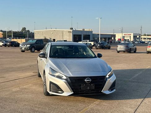 Certified 2025 Nissan Altima 2.5 SV FWD image 4
