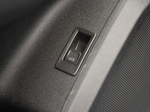 Used 2025 Audi Q5 Premium w/ Convenience Package image 35