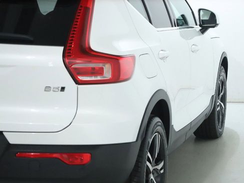 Used 2024 Volvo XC40 B5 Core image 47