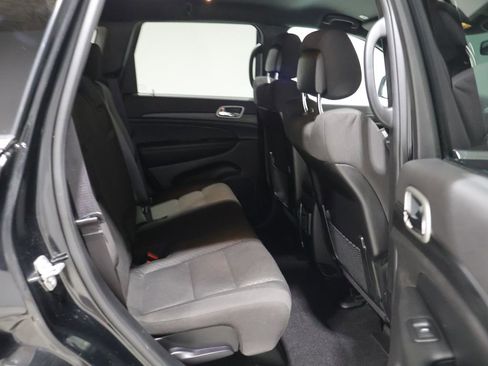 Used 2021 Jeep Grand Cherokee Laredo AWD/4WD image 19