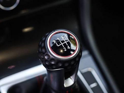 Used 2016 Volkswagen GTI SE image 42