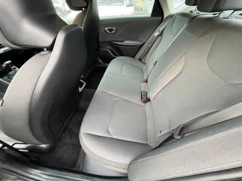 Used 2025 Kia K4 LXS image 27