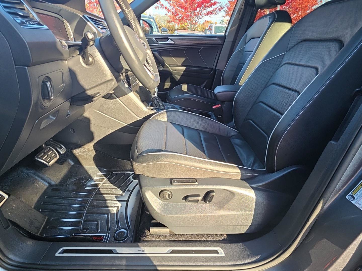 Used 2023 Volkswagen Tiguan SEL R-Line AWD/4WD image 28