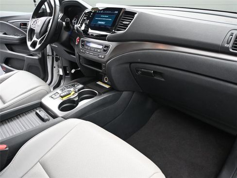 Used 2023 Honda Passport EX-L image 16