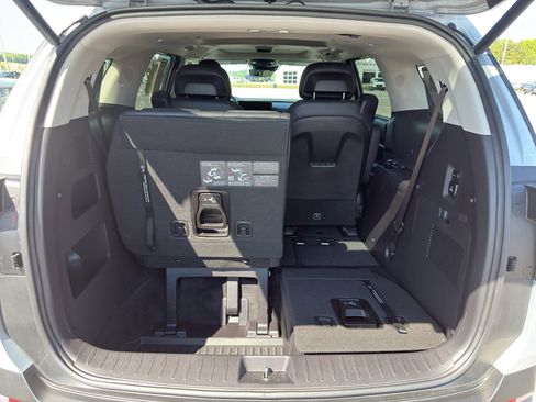 Used 2025 Kia Carnival SX Prestige FWD image 8