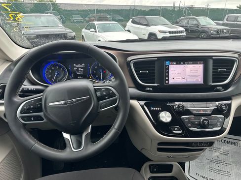 Used 2023 Chrysler Voyager LX FWD image 17