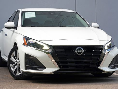 Used 2023 Nissan Altima 2.5 S FWD image 2