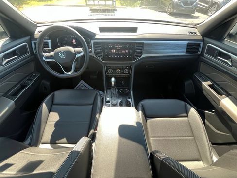 Certified 2023 Volkswagen Atlas Cross Sport SE w/ Panoramic Sunroof Package AWD/4WD image 14