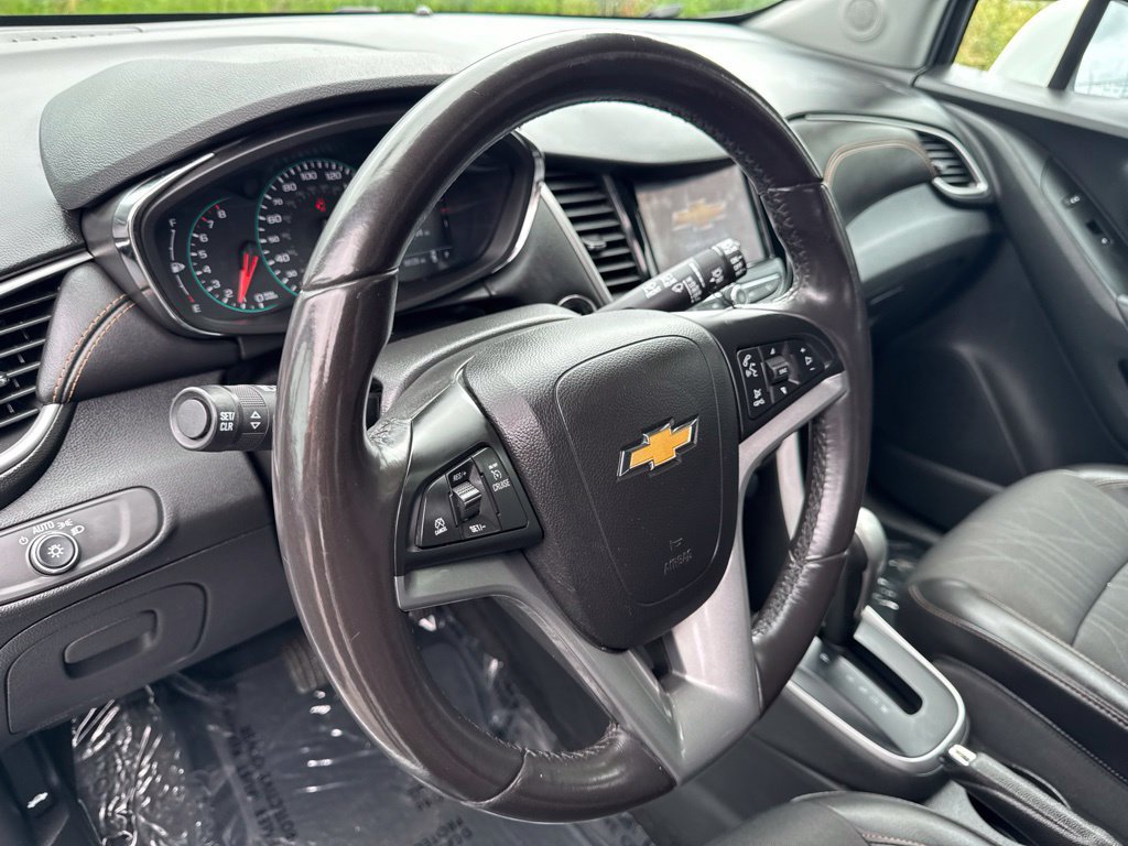 Used 2022 Chevrolet Trax LT w/ Driver Confidence Package AWD/4WD image 9