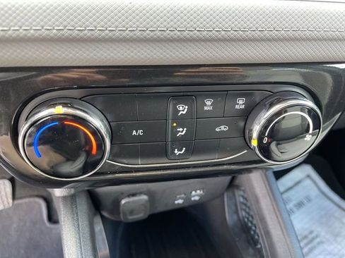 Used 2025 Chevrolet TrailBlazer LT FWD image 18