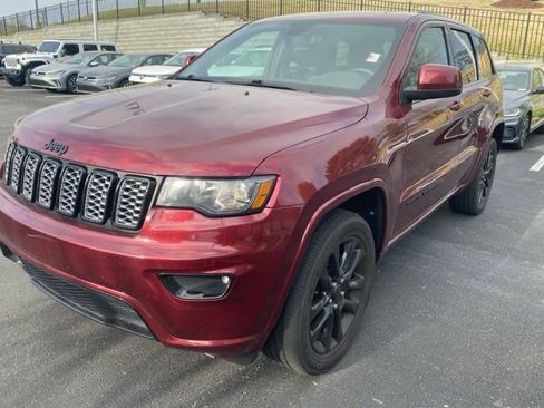 Used 2021 Jeep Grand Cherokee Laredo X image 9