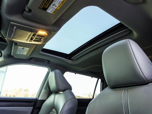 Used 2022 Toyota Highlander XLE image 37