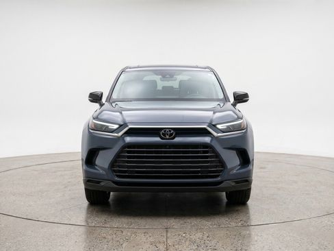 Used 2025 Toyota Grand Highlander FWD image 2