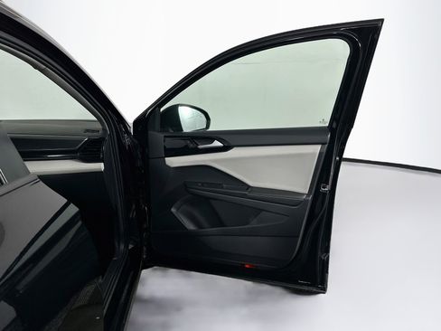 Used 2025 Volkswagen Taos S FWD image 30
