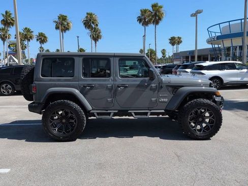 Used 2022 Jeep Wrangler Unlimited Sahara w/ Cold Weather Group AWD/4WD image 3